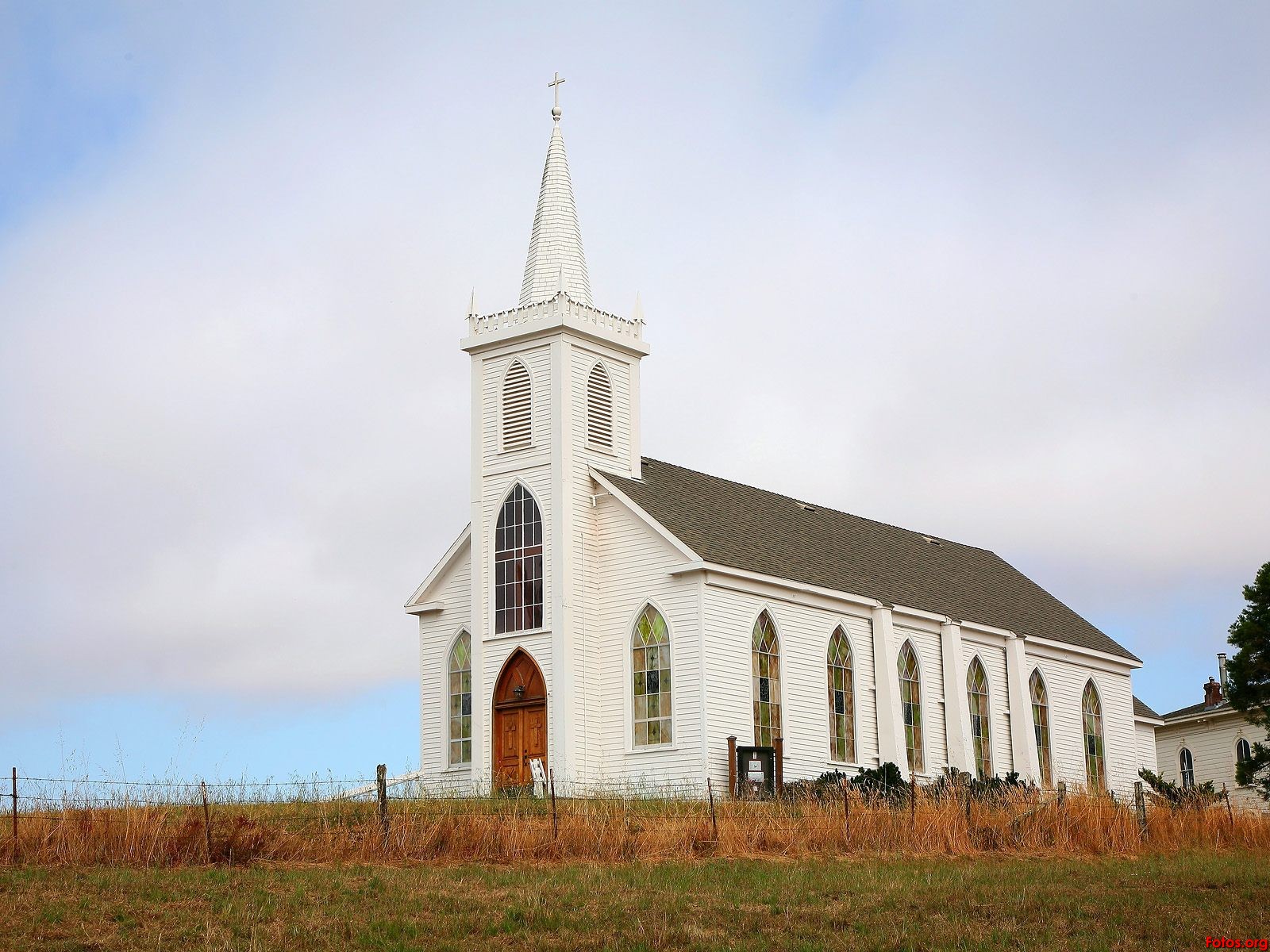 7 prácticas no bíblicas en iglesias cristianas - Restaura Ministerios